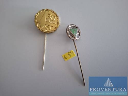 Anstecknadeln VJH 1x 30 Jahre 1x golene Anstecknadel